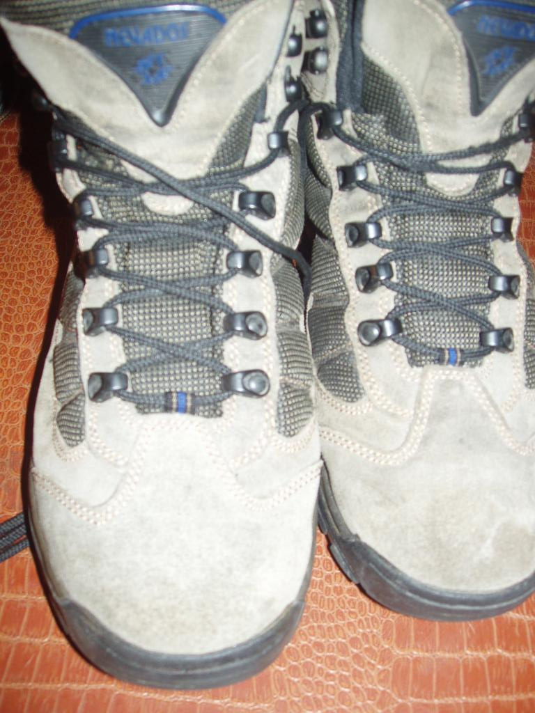 nevados hiking boots