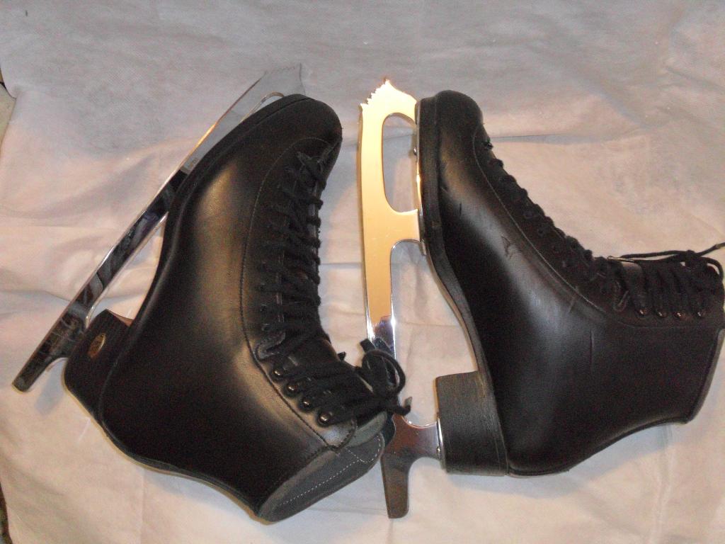 Riedell men s Figure Ice Skates Size 7.5 M